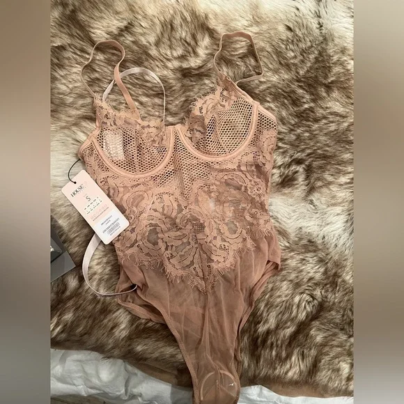 New House of CB Nadia Lace Bodysuit - Picture 3 of 7